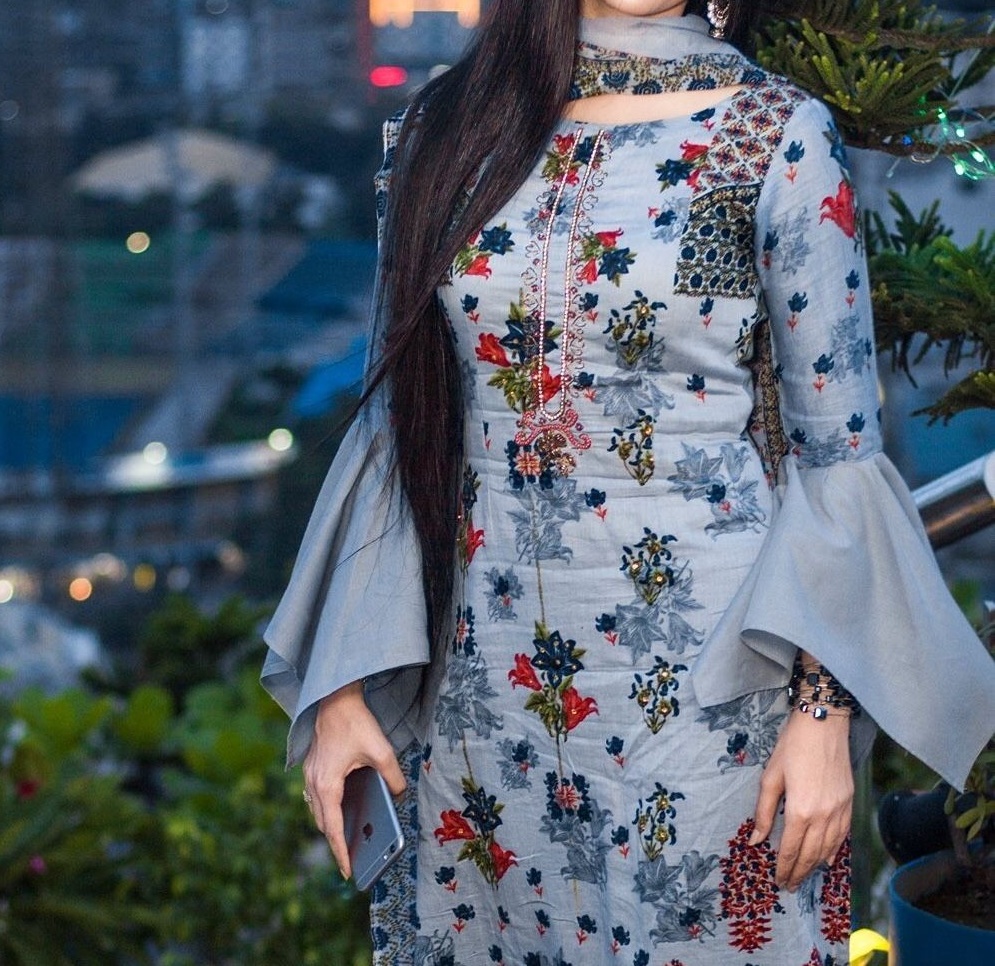 Dress design with sales sleeves